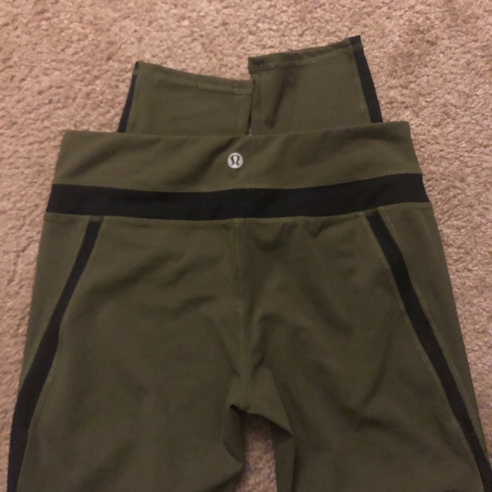 BNWOT Lululemon Athletica pants. Perfect for you!